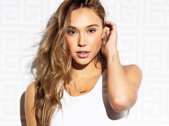 What is Alexis Ren's Net Worth?